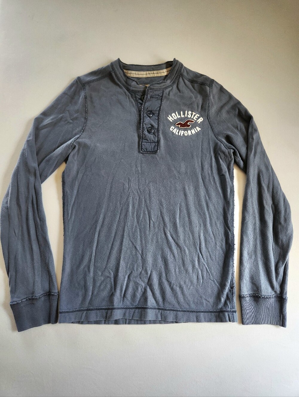 Vintage Y2K Hollister Henley Grunge Long Sleeve Logo Sz M